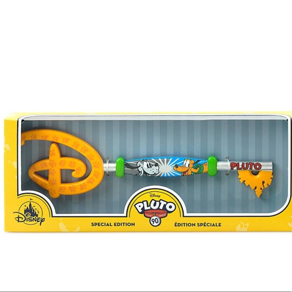 Disney Store Key Pluto 90th Anniversary & Key Pin